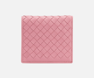Weitere Angebote der Marke Bottega Veneta Kampagnenmaterial_Bottega_Veneta_Angebote_300x250px_04.jpg